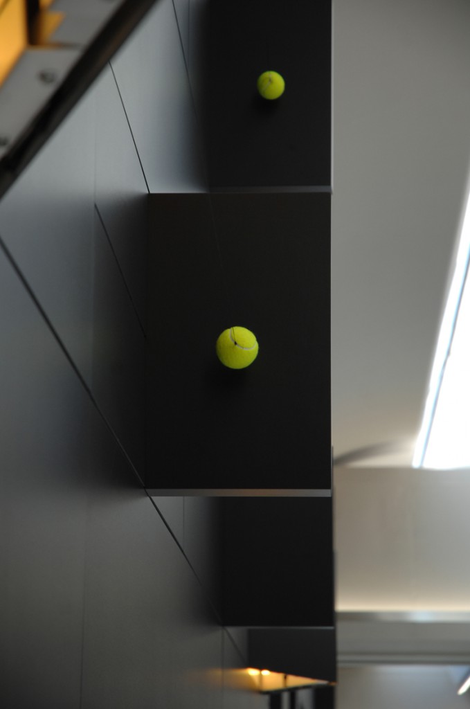 [Ceramic foils, tennis balls Wilson #1, neodymium magnets, Carson premium quality wire, LED lights system, 160 m².]