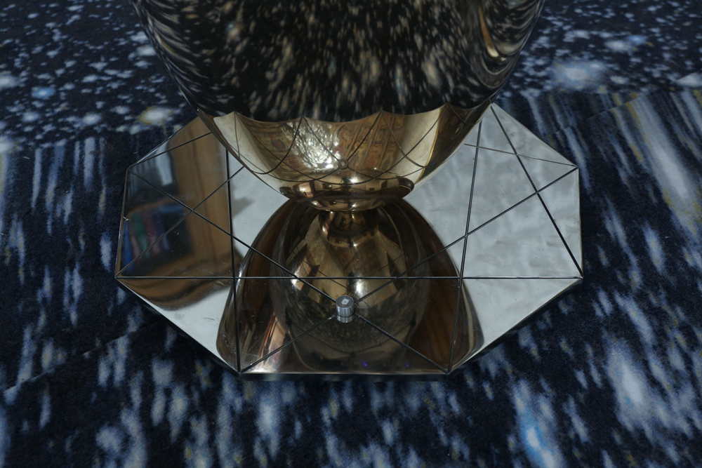 Luca Pozzi Dragon's Egg, 2018. Mirrored Bronze, still, muonic scintillator INFN, 100x50x50 cm. ph. A. Ruggeri